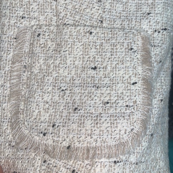 ANN TAYLOR: Cream Tweed Blazer with Fringe Trim - Size 4 - Picture 11 of 12